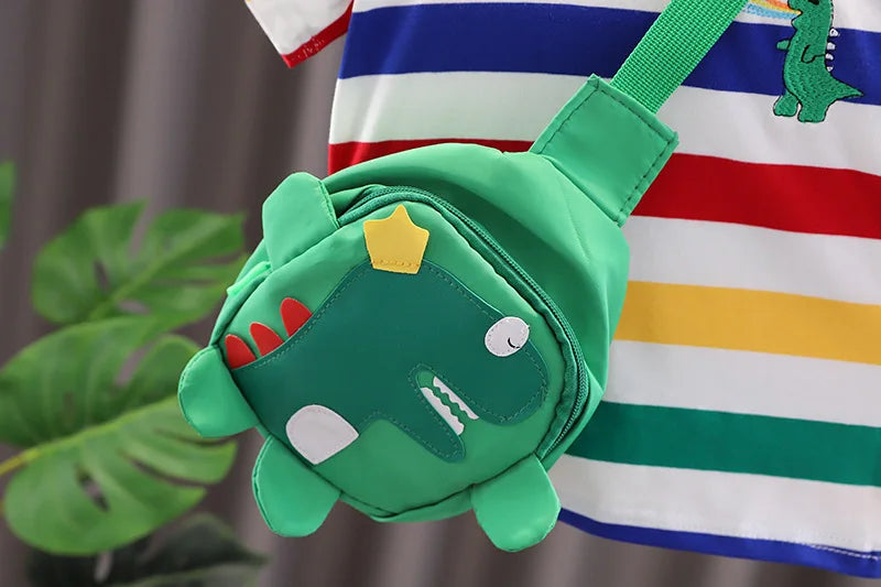 Conjunto Infantil 3 Peças – Camiseta + Shorts + Bolsinha Dino | Verão | Unissex